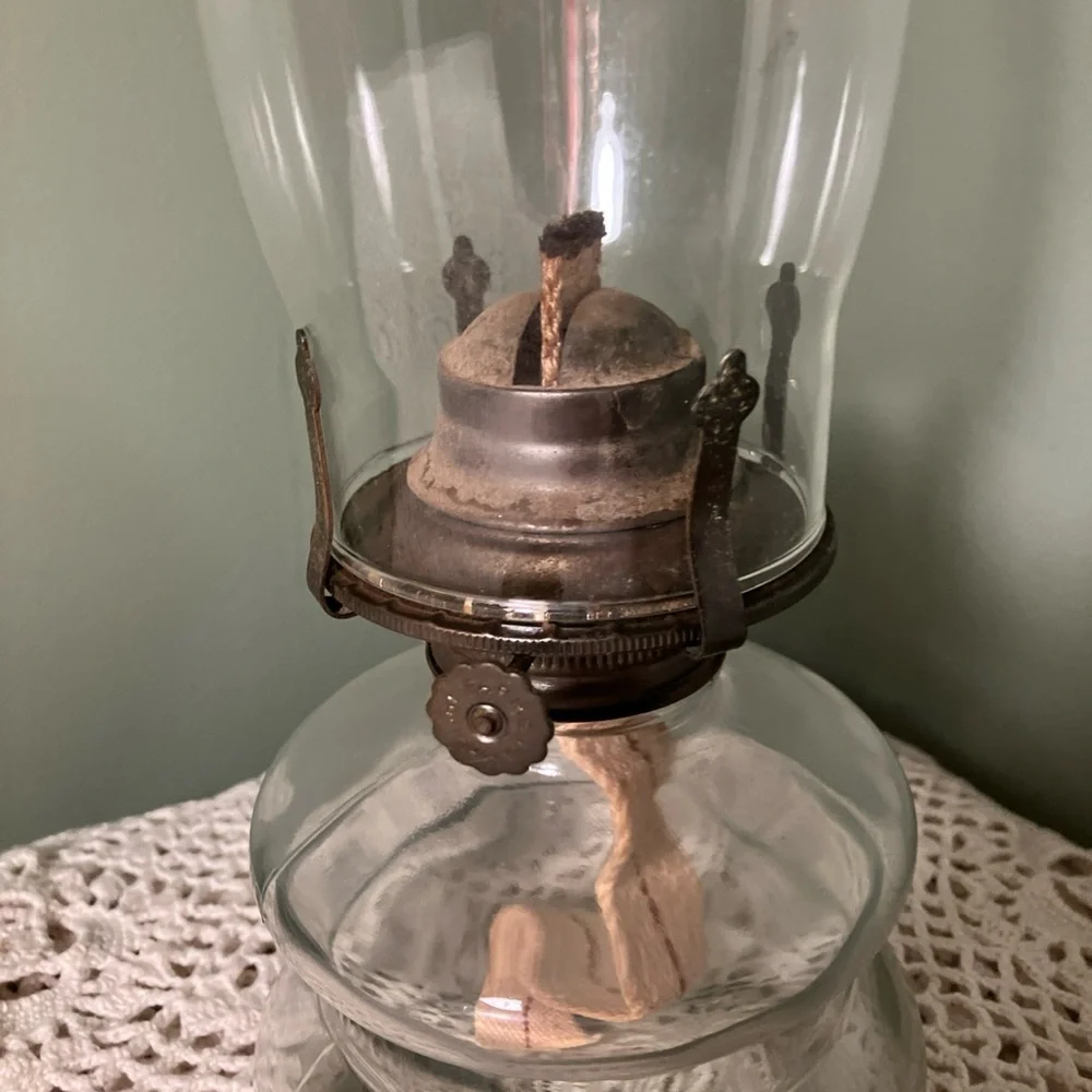 Lamplight Farms Clear Glass 14 6/8" Oil Lamp Vintage - Picture 6 of 9